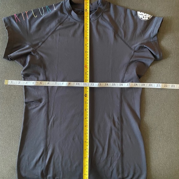 Rip Curl Rashguard (kids XL, women’s small) - Picture 6 of 6